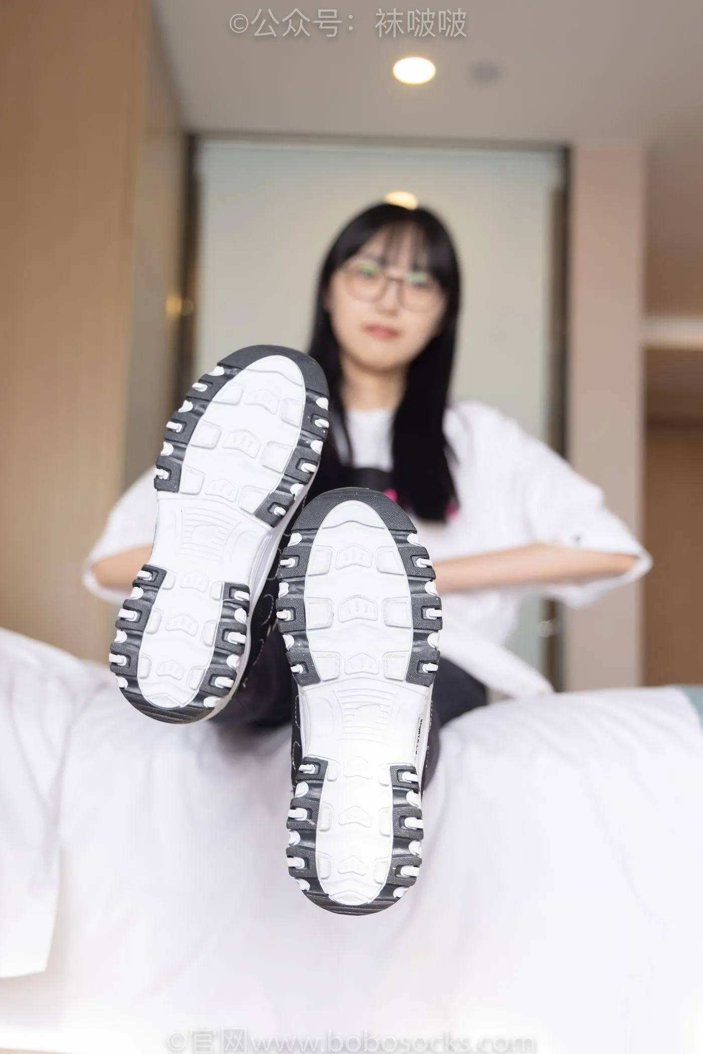 [BoBoSocks袜啵啵]NO.055 稚予-斯凯奇运动鞋、白棉袜、黑棉袜 [139P]插图6